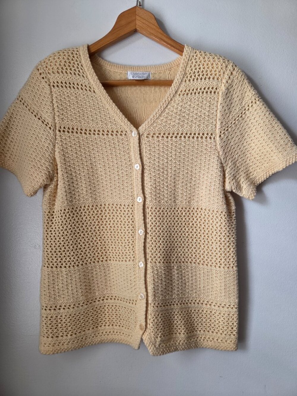 EUC CHRISTOPHER & BANKS LIGHT YELLOW CROCHET V NECK COTTON/RAMIE TOP M